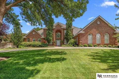 665 N 164th St, Omaha, NE 68118