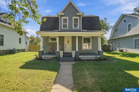 5027 Knox St, Lincoln, NE 68504