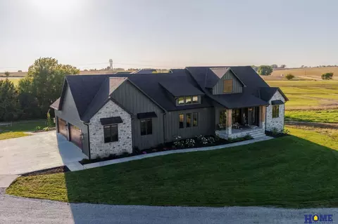 6535 Mill Rd, Lincoln, NE 68517