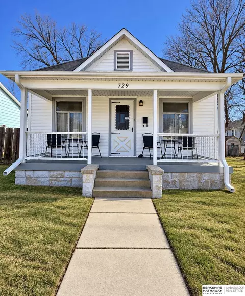 729 E 13th St, Crete, NE 68333