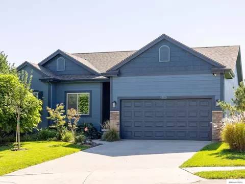 6635 Michael Cir, Papillion, NE 68133