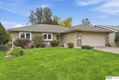 7129 Plum Dale Rd, La Vista, NE 68128