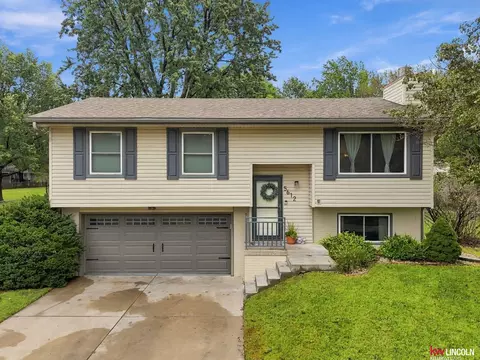 5612 Elk Cir, Lincoln, NE 68516