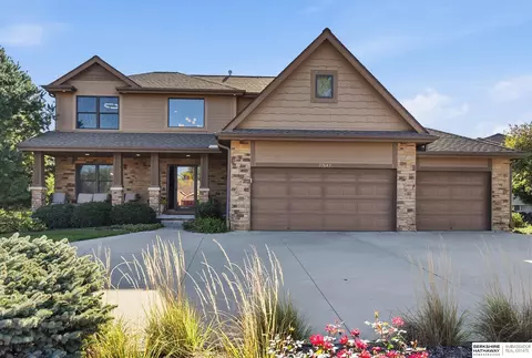 17643 Prestwick Ave, Omaha, NE 68136