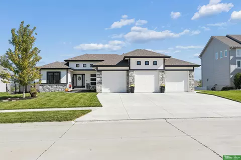 12619 S 78th Ave, Papillion, NE 68046