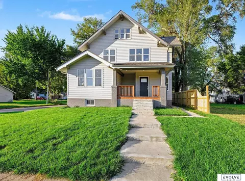 1828 Locust St, Omaha, NE 68110
