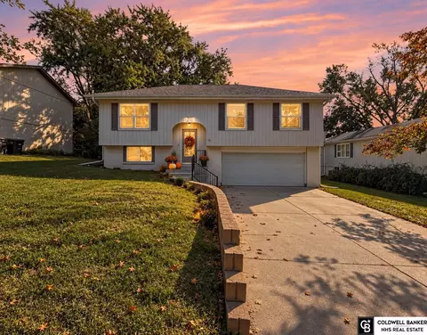 1711 N 105 St, Omaha, NE 68114