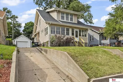 4323 Leavenworth St, Omaha, NE 68105