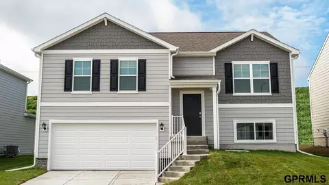18471 Greenfield St, Omaha, NE 68136