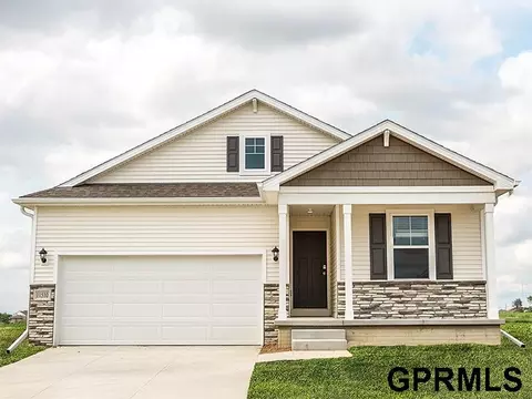 11461 White Pine Dr, Papillion, NE 68046