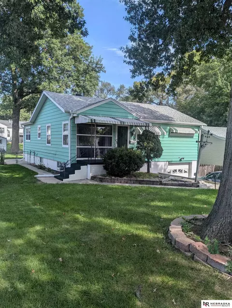 7014 Hamilton St, Omaha, NE 68132