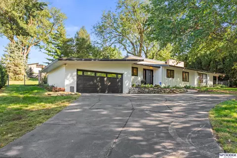 1005 Beverly Dr, Omaha, NE 68114