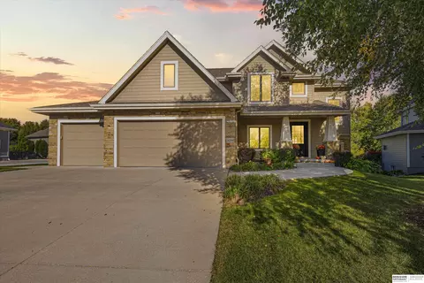 3229 N 162nd Avenue Cir, Omaha, NE 68116