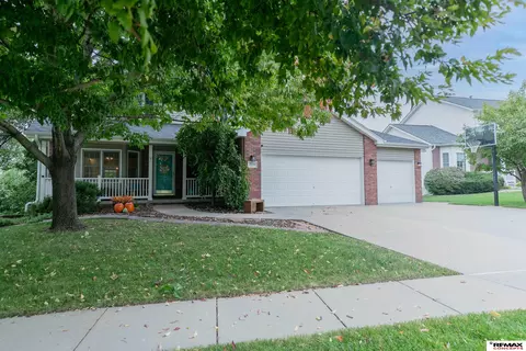 3330 Cactus Ct, Lincoln, NE 68516