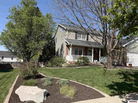 3330 Cactus Ct, Lincoln, NE 68516