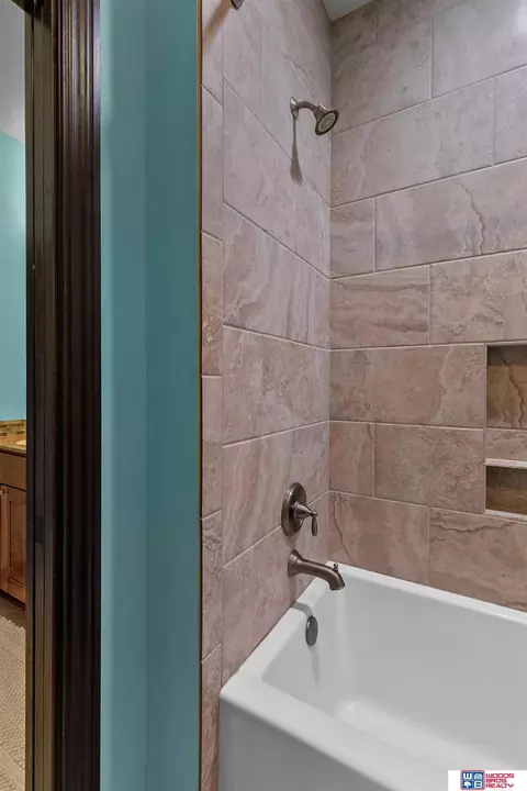 Bath - 17701 Prairie Vista Dr, Roca, NE 68430 photo 6 of 9