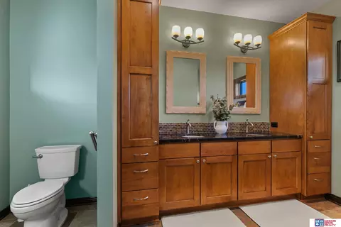 Bath - 17701 Prairie Vista Dr, Roca, NE 68430 photo 3 of 9