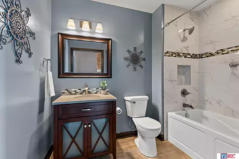 Bath - 17701 Prairie Vista Dr, Roca, NE 68430 photo 8 of 9