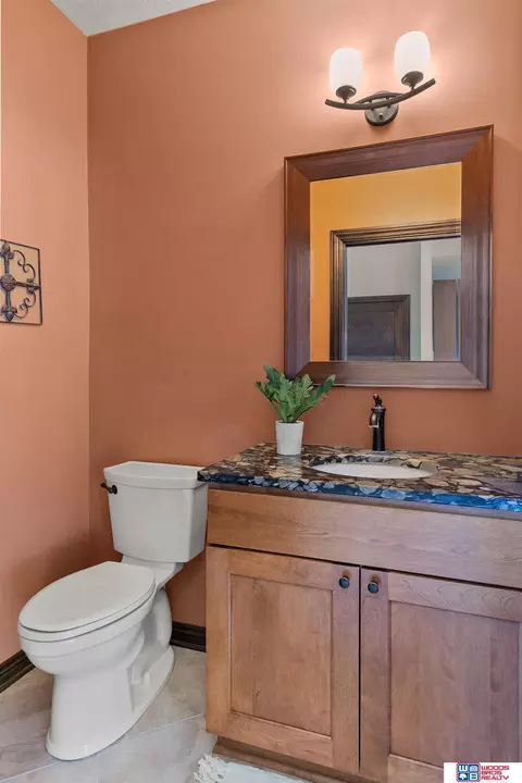 Bath - 17701 Prairie Vista Dr, Roca, NE 68430 photo 1 of 9