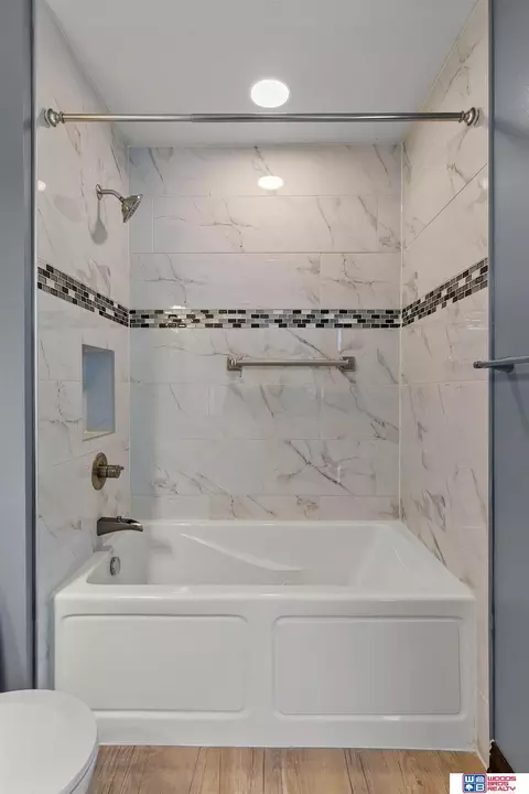 Bath - 17701 Prairie Vista Dr, Roca, NE 68430 photo 9 of 9