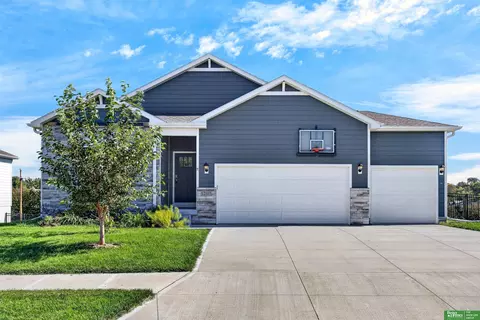 12117 S 204th Ave, Gretna, NE 68028