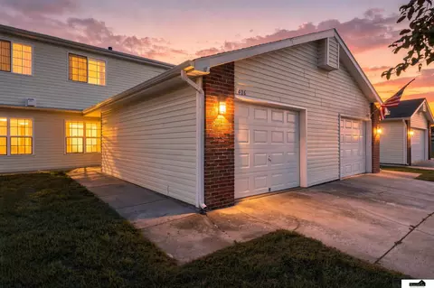 406 W Todd Cir, Lincoln, NE 68528
