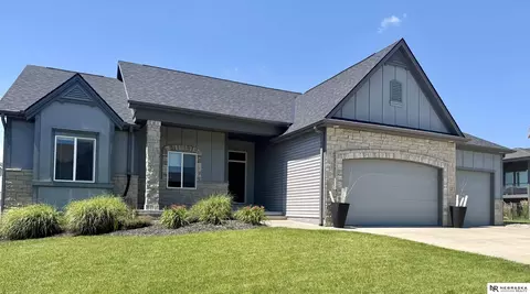 7244 Rebel Dr, Lincoln, NE 68516
