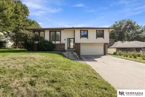 6111 S 93rd St, Omaha, NE 68127