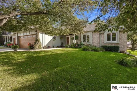 15733 Farnam St, Omaha, NE 68118
