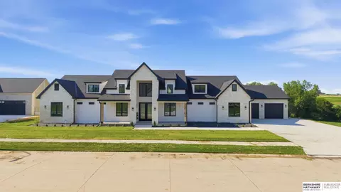 22102 Hackberry Cir, Gretna, NE 68028