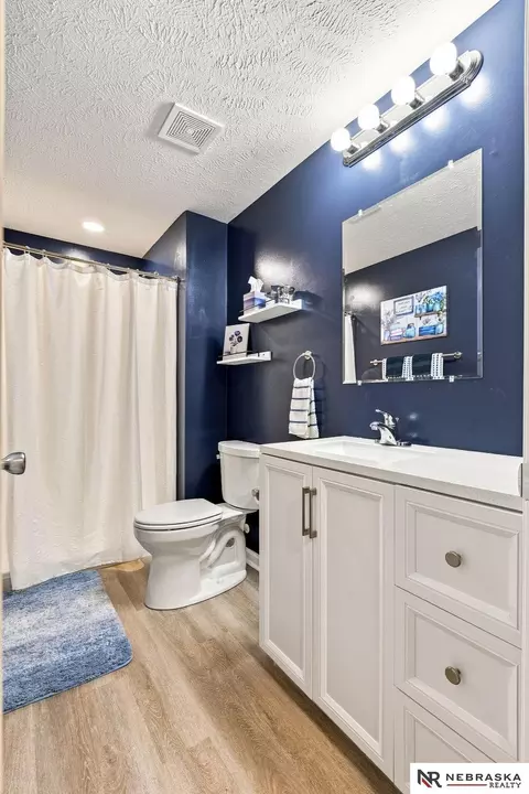 Bath - 8014 N 167th Ave, Bennington, NE 68007 photo 4 of 4