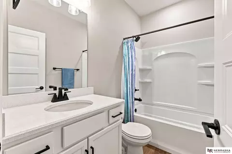 Bath - 8014 N 167th Ave, Bennington, NE 68007 photo 3 of 4