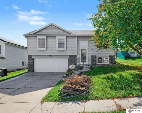 7871 Mary St, Omaha, NE 68122