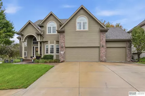 19880 Davenport St, Elkhorn, NE 68022