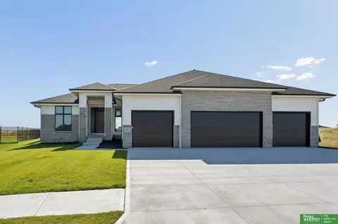 19505 Allied St, Elkhorn, NE 68022