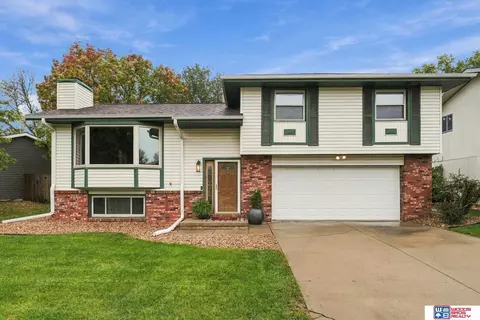 5221 English Dr, Lincoln, NE 68516