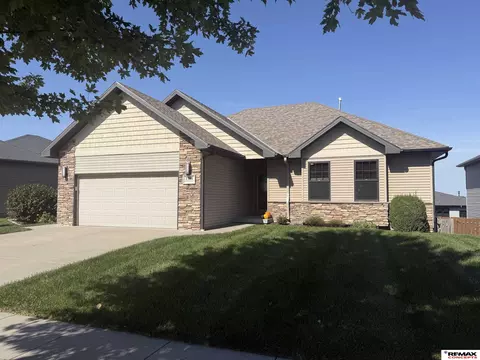 7390 Yankee Woods Dr, Lincoln, NE 68516