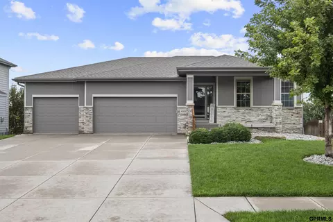 4503 Sheridan Rd, Papillion, NE 68133