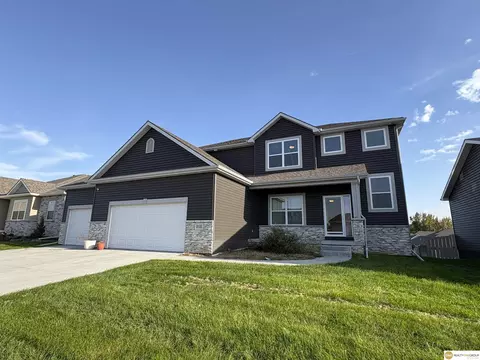 21131 Meredith Ave, Elkhorn, NE 68022