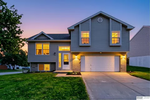 6617 N 78 Ter, Omaha, NE 68122