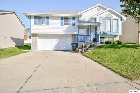 7813 N 83rd St, Omaha, NE 68122