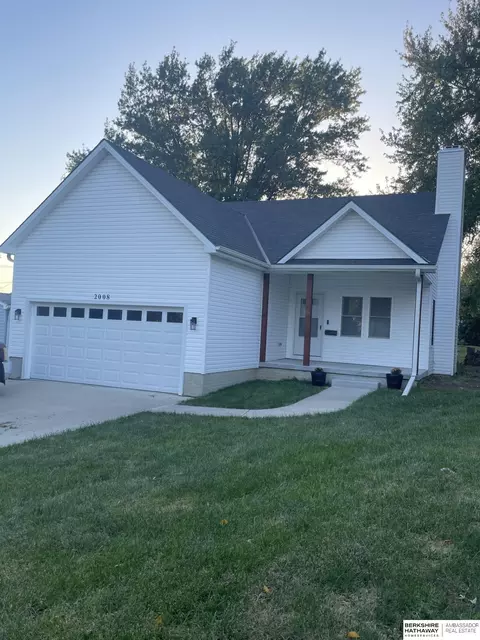 2008 N 70th St, Omaha, NE 68104