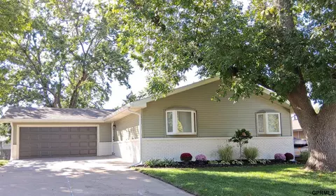 6031 Skylark Ln, Lincoln, NE 68516