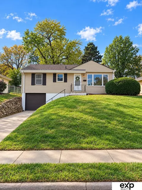 2820 S 76 Ave, Omaha, NE 68124