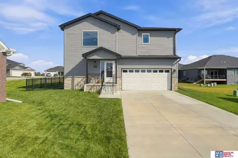 5806 S 94th St, Lincoln, NE 68526