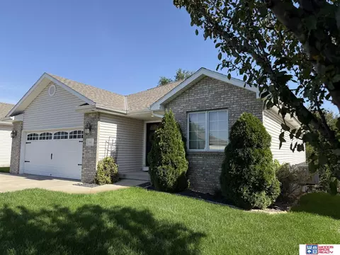 306 Pebble Bch, Lincoln, NE 68520