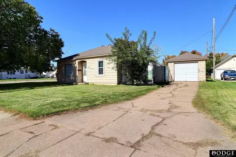 1102 E 10th St, Fremont, NE 68025