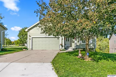 19062 Drexel Cir, Omaha, NE 68135