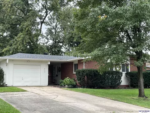 8753 Grand Ave, Omaha, NE 68134