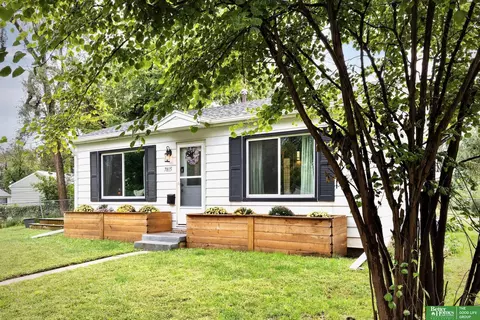 7015 Josephine St, La Vista, NE 68128